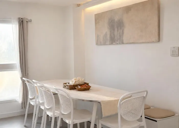 Hongdae 4min Walk #3bd 2ba #baby Crib #8 Queen Beds #private Terrace *