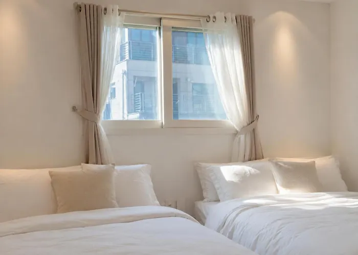 Villa Hongdae 4min Walk #3bd 2ba #baby Crib #8 Queen Beds #private Terrace