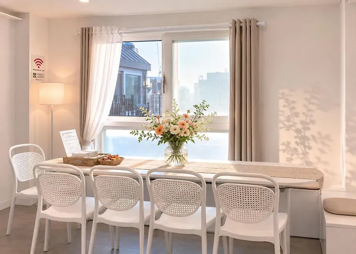 Villa Hongdae 4min Walk #3bd 2ba #baby Crib #8 Queen Beds #private Terrace *