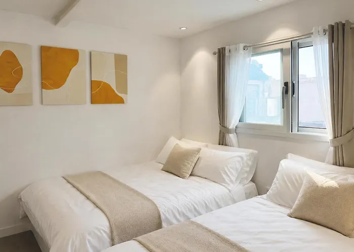 Villa Hongdae 4min Walk #3bd 2ba #baby Crib #8 Queen Beds #private Terrace *
